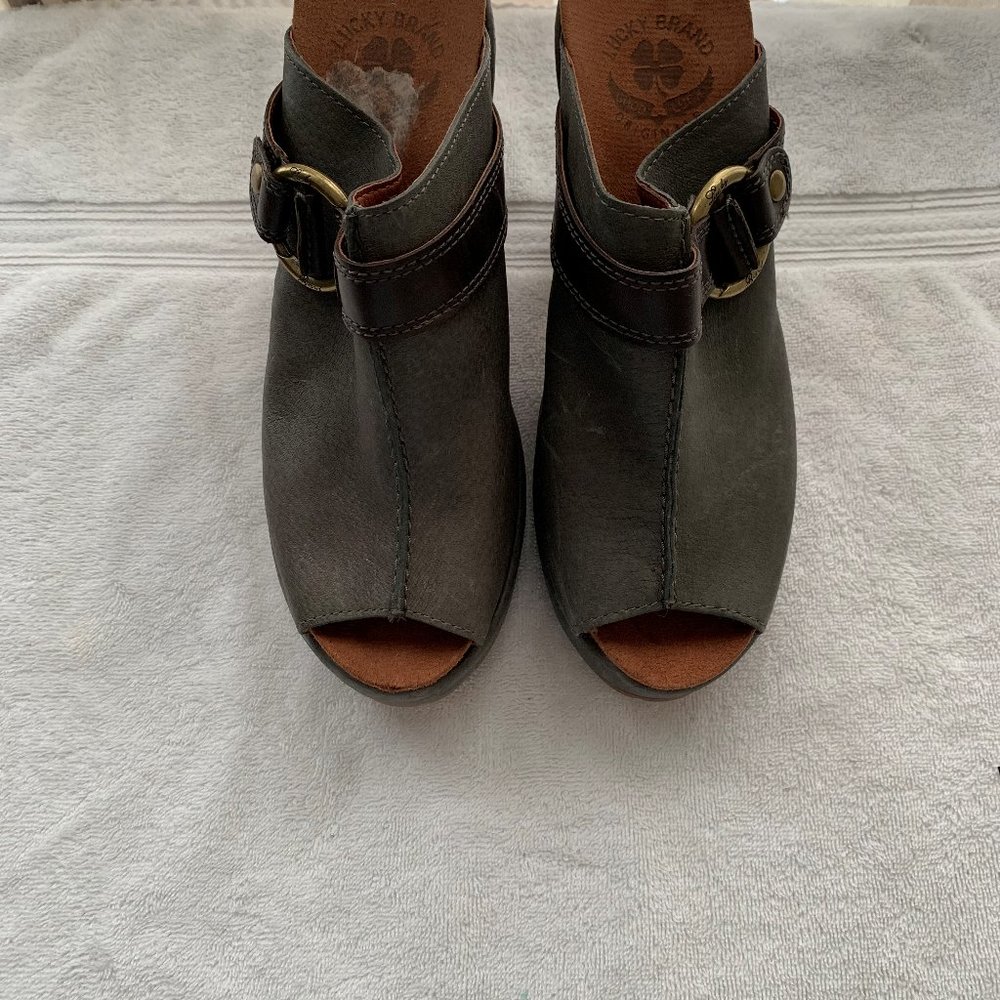 Green Nubuck Leather Lucky clogs